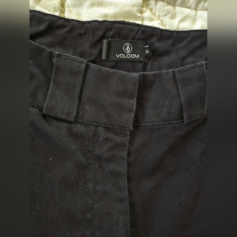 Volcom Black Mid-Rise Wide Leg Capris (True To This) - Picture 4 of 9